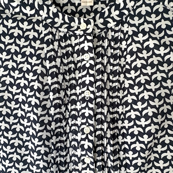 J CREW | NWOT SLEEVELESS TUXEDO TOP NAVY BLUE & WHITE BIRD PRINT | SIZE: 8 - Picture 4 of 8